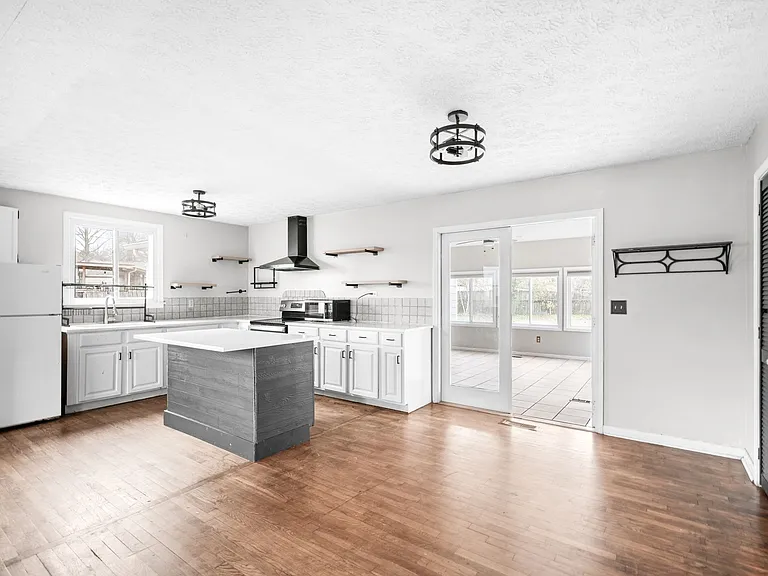 5023 Packard Dr — Photo 10
