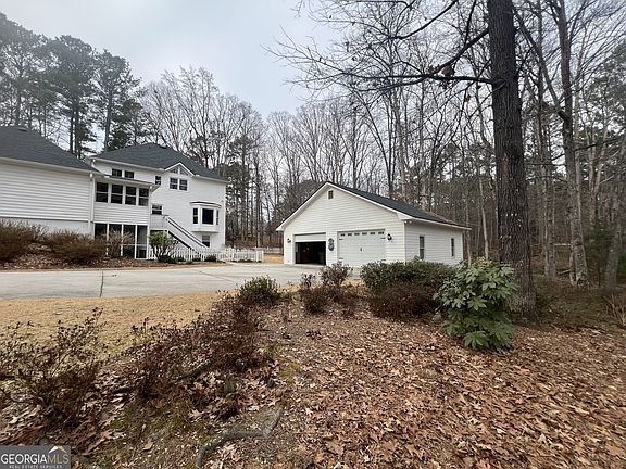 5th image of 3970 Governors Cir