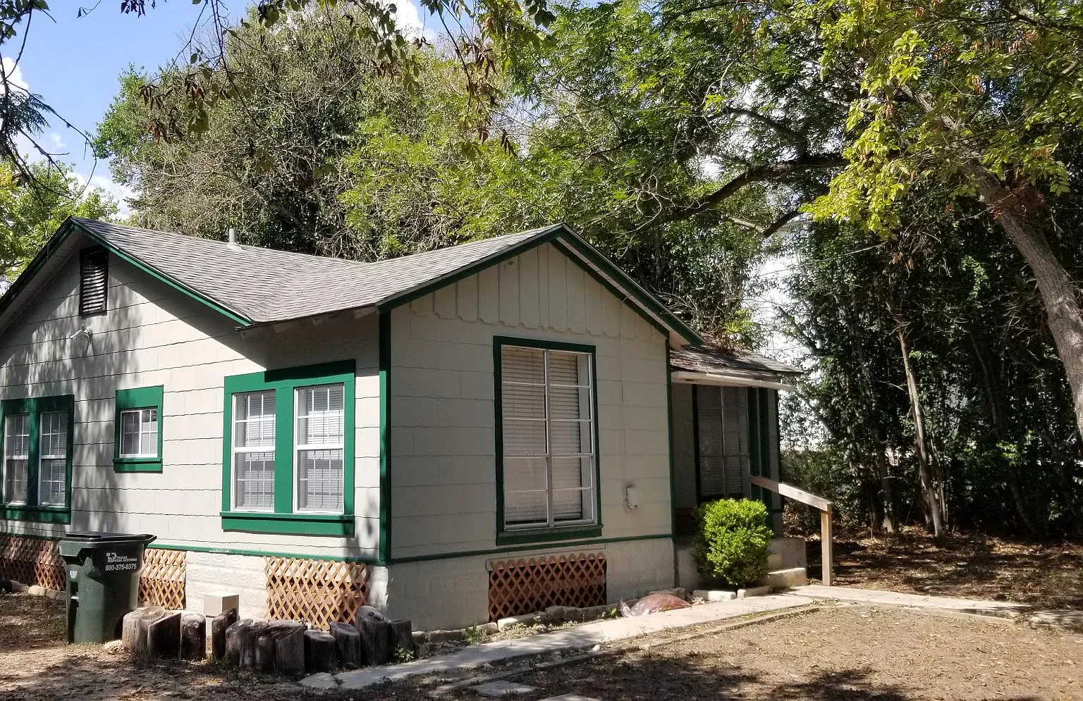 2 bed, 870 sqft, $1,700 — Photo 2