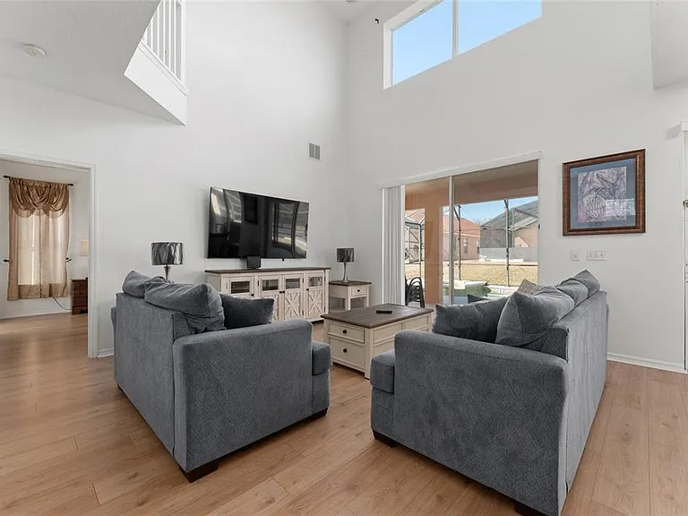 1031 Solana Cir — Photo 11