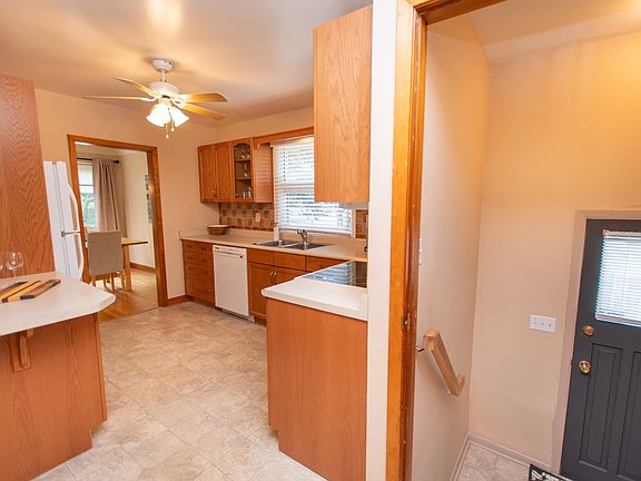3rd image of 6 Robert Wallace Dr