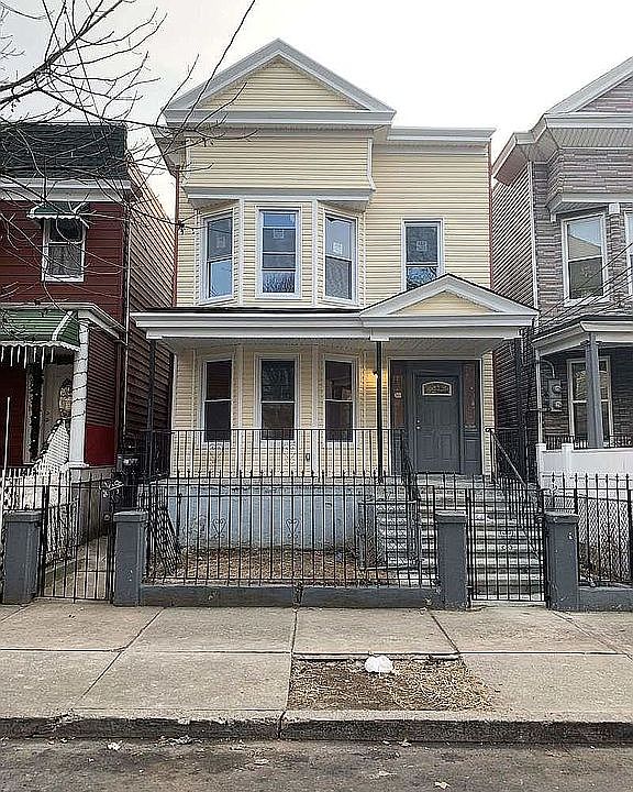 1st image of 670 E 225th St #A