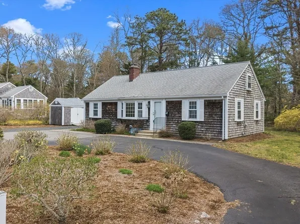 84 Hinckley Cir, Barnstable, MA 02630