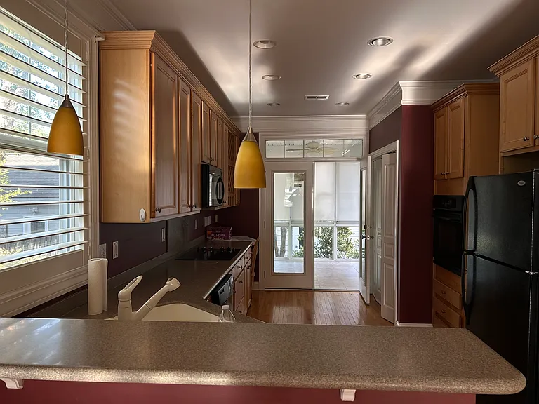 220 Village Grn — Photo 5