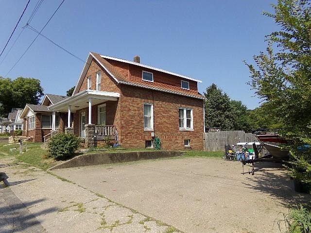 2nd image of 607 W 8th St