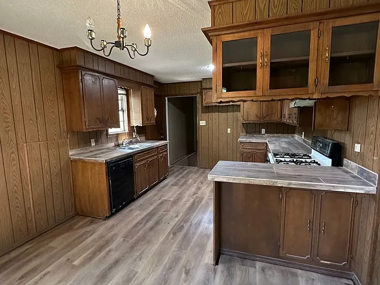 1515 Oak Grove Rd — Photo 14