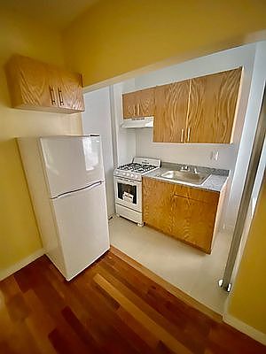3rd image of 29-06 Crescent St #4W