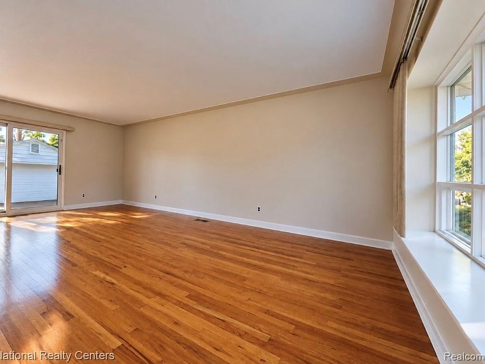 39001 Richland St, photo 7