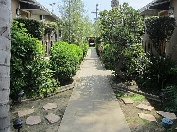 3rd image of 2224 S Carmelina Ave
