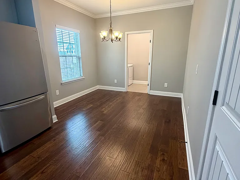 235 Claremont Ct — Photo 9