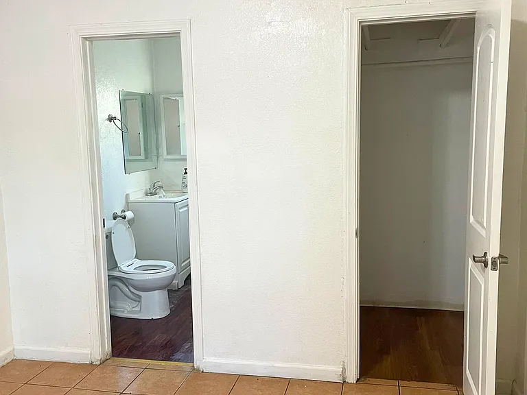 18957 Saticoy St #6 — Photo 11