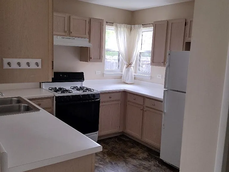 2159 Henning Pl — Photo 3