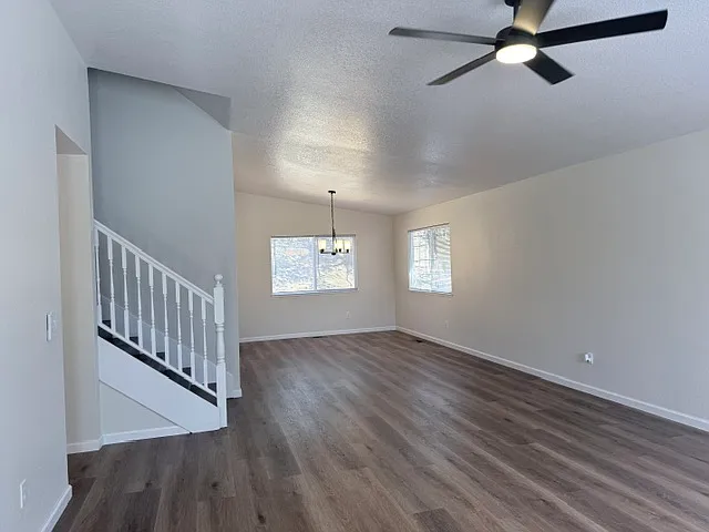 5 bed, 2273 sqft, $2,700 — Photo 2