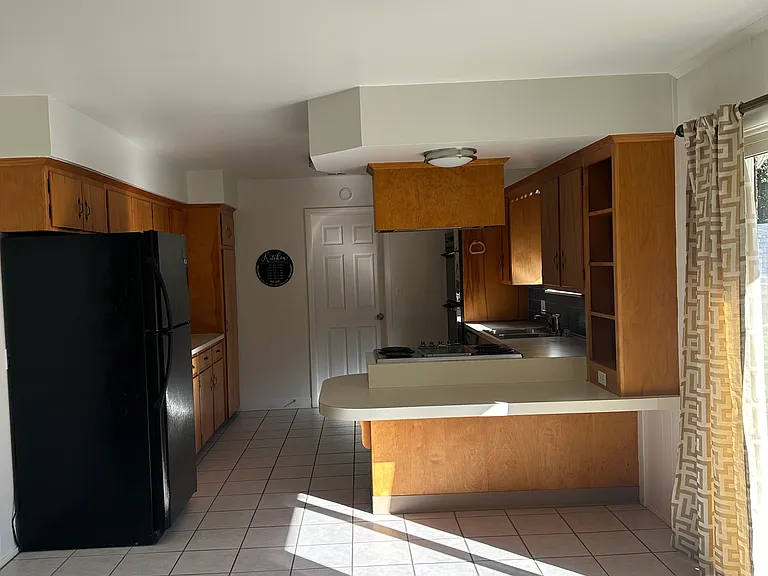 1772 N Oakland Ave — Photo 10