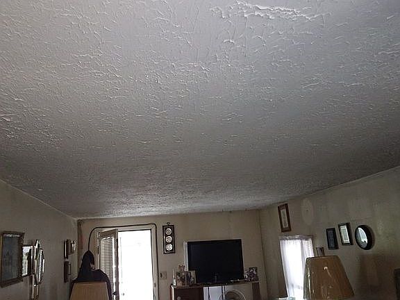 4th image of 130 Maple Ave