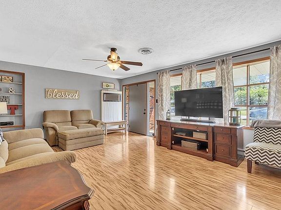 4th image of 8396 May Ave