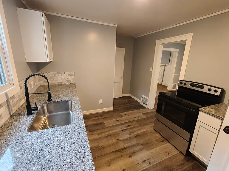 143 Brighton Dr — Photo 11