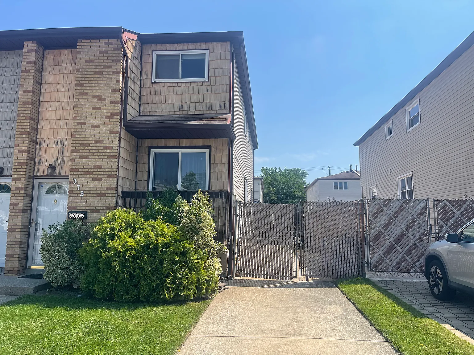 3 bed, 1464 sqft, $3,200 — Photo 2