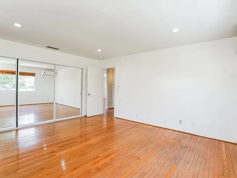 520 Washington St — Photo 9