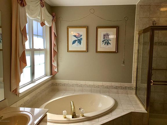 3rd image of 2755 Meadow Lake Dr