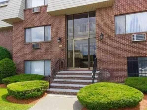 13 Hallmark Gdns APT 11, Burlington, MA 01803