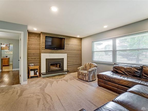 3rd image of 3332 Fair Oaks Dr