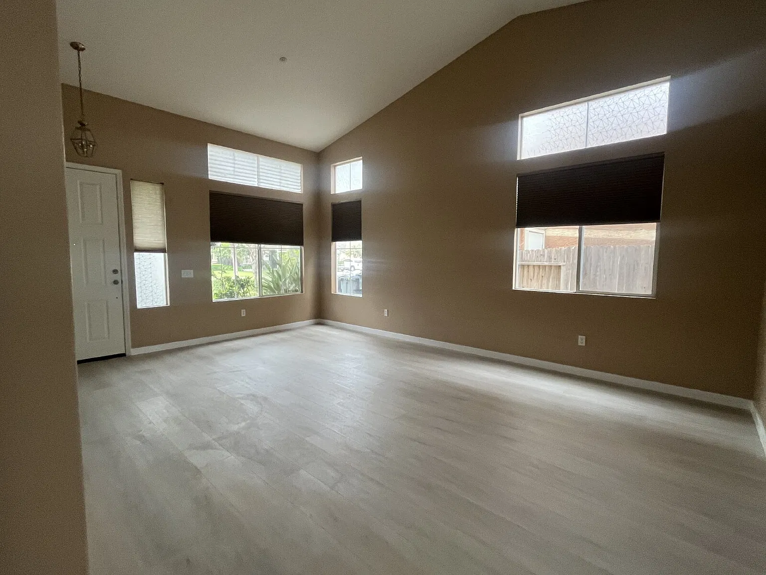 3 bed, 2.0 bath, 1790 sqft, $4,000 — Photo 3