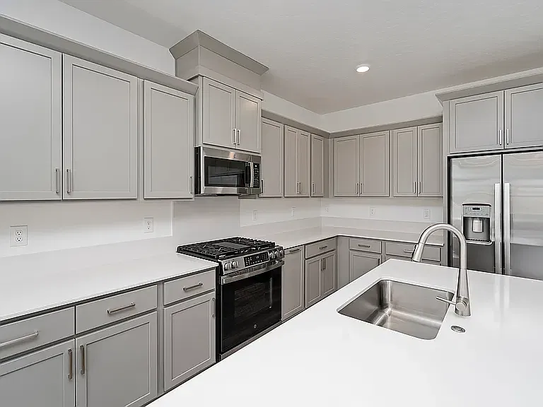 4 bed, 2.5 bath, 1928 sqft, $2,550 — Photo 2