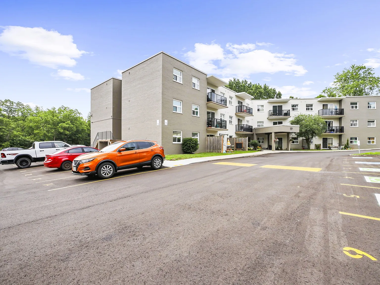 Barker Street Apartments — Photo 4