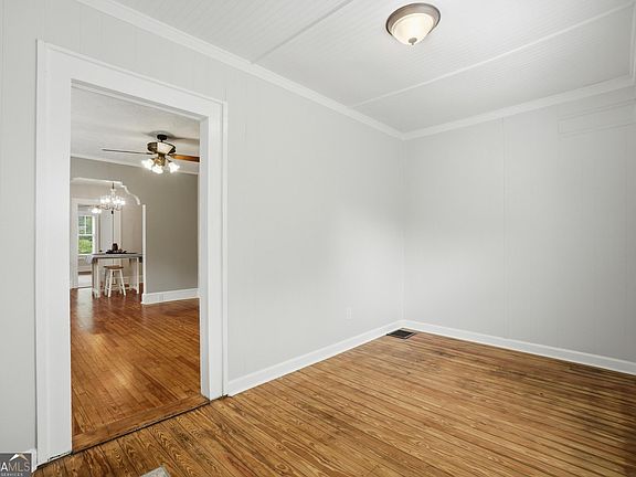 3rd image of 3022 Maple Rd SE