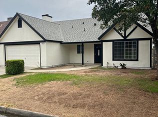 2071 E Cromwell Ave, Fresno, CA 93720