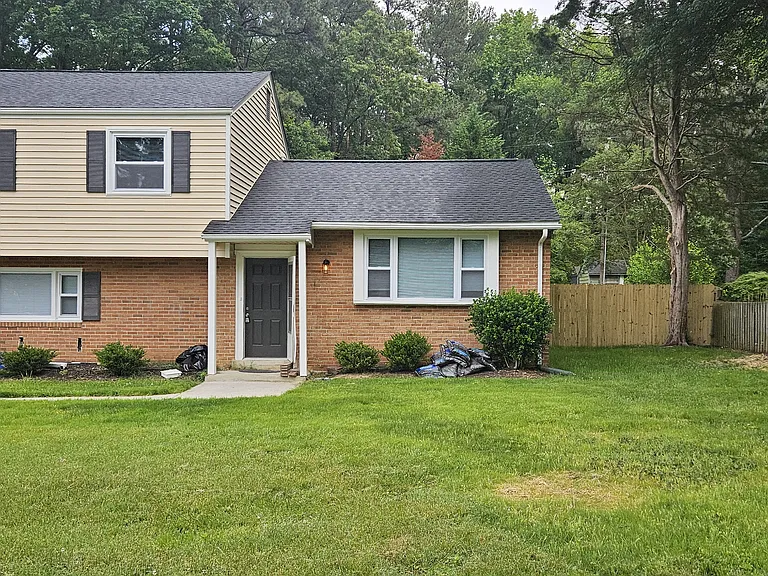 9204 Minna Dr — Photo 1