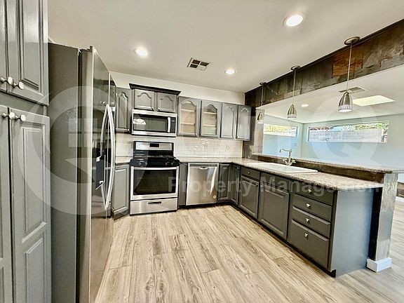 5th image of 9441 N 15th Pl