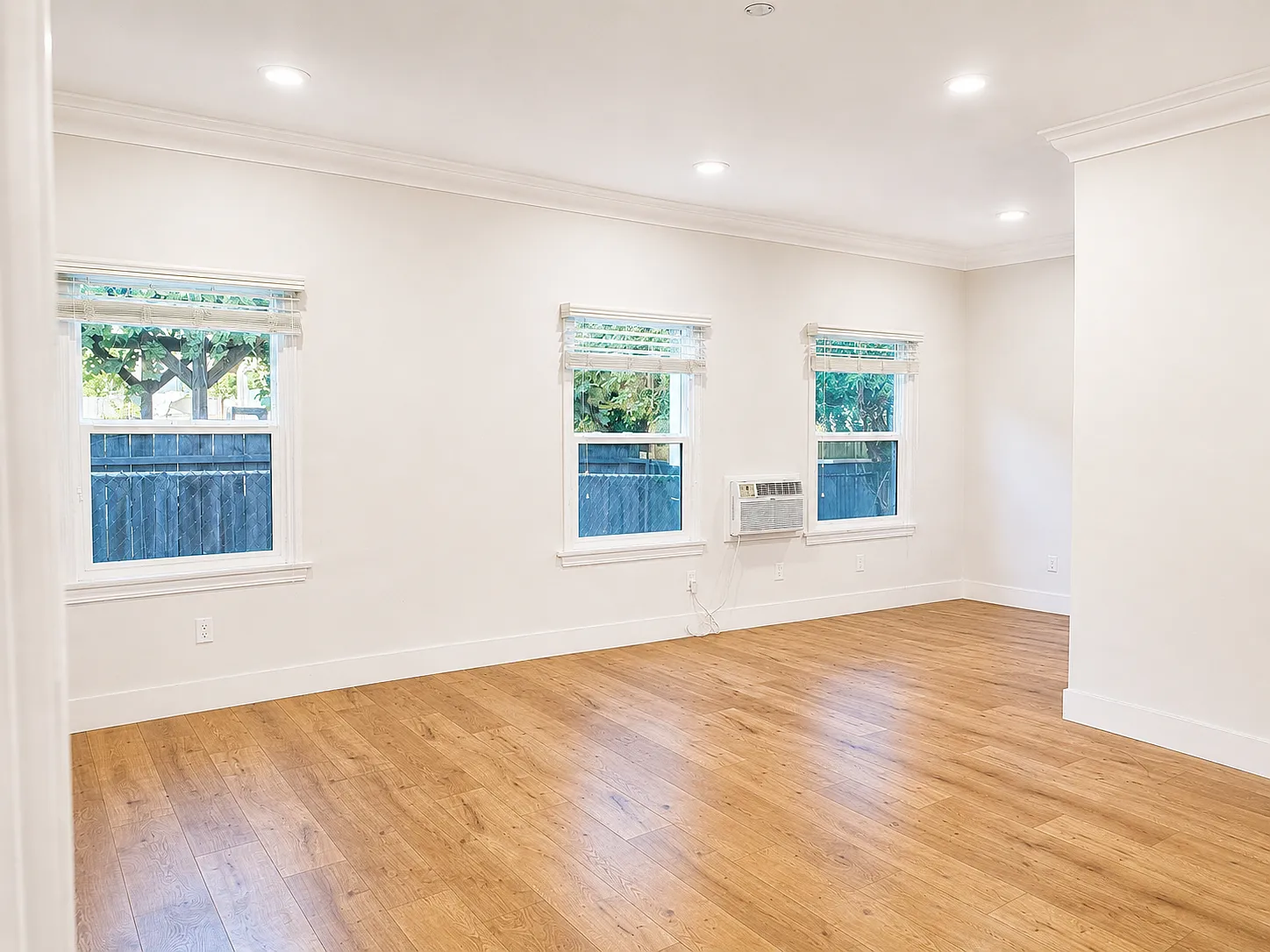 Studio, 600 sqft, $1,750 — Photo 2