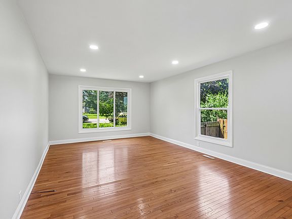 3rd image of 520 Woodlyn Dr
