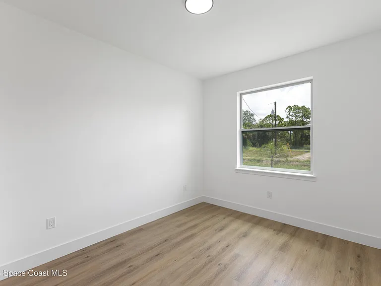 1133 Hanover Ave SW — Photo 8