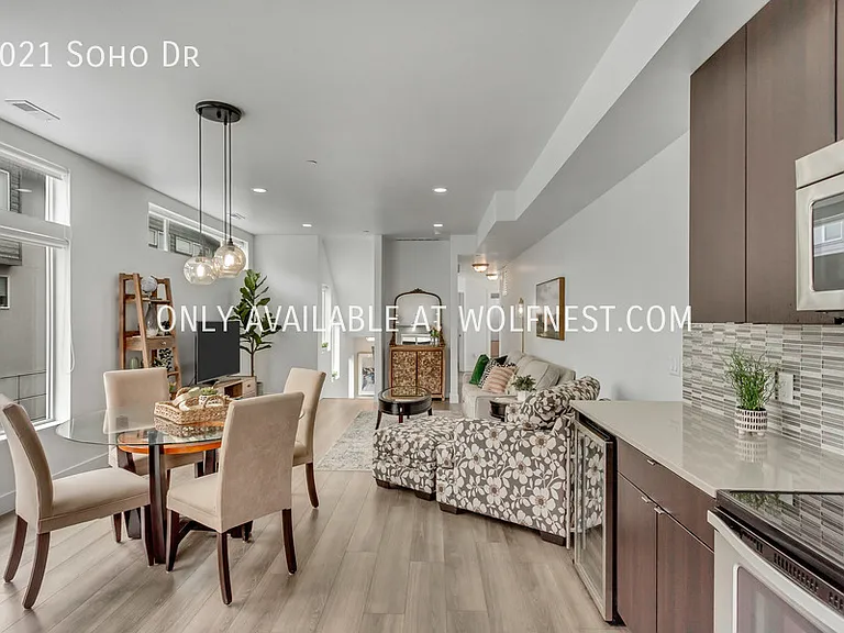 1021 Soho Dr — Photo 11