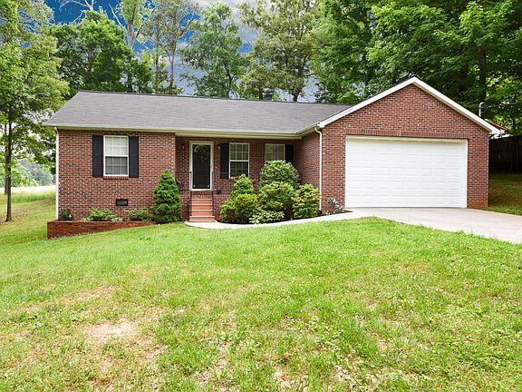 2nd image of 1945 Colonial Cir