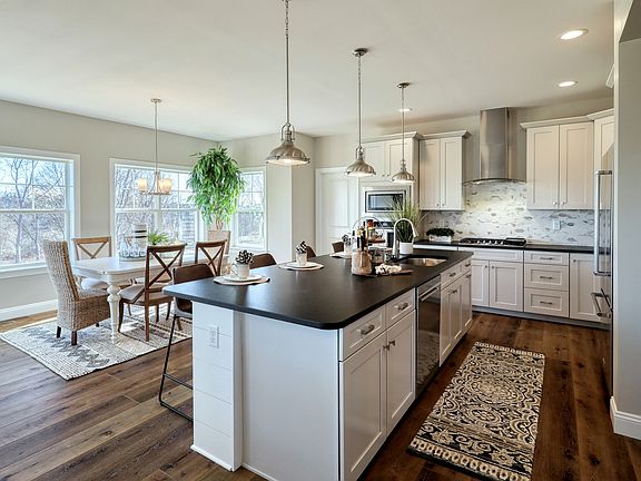 Gourmet Kitchen Breakfast Area