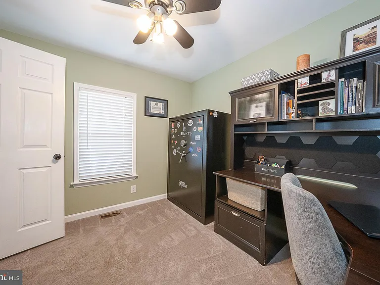 586 Summit St — Photo 26