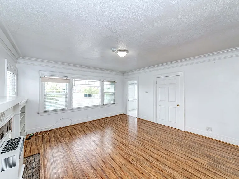 1308 S Van Ness Ave — Photo 1
