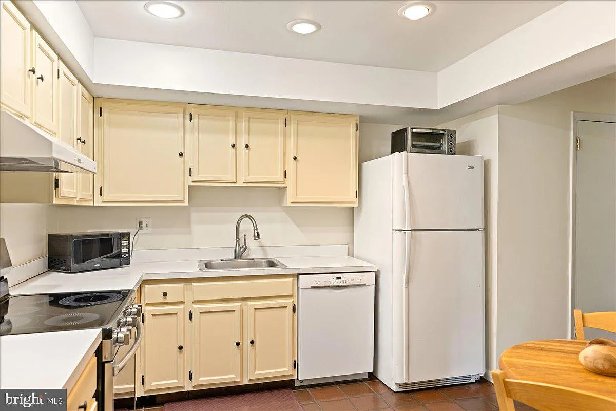3 bed, 2.5 bath, 1578 sqft, $3,500 — Photo 4