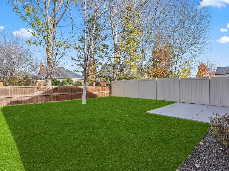 2810 E Clarene Dr — Photo 20