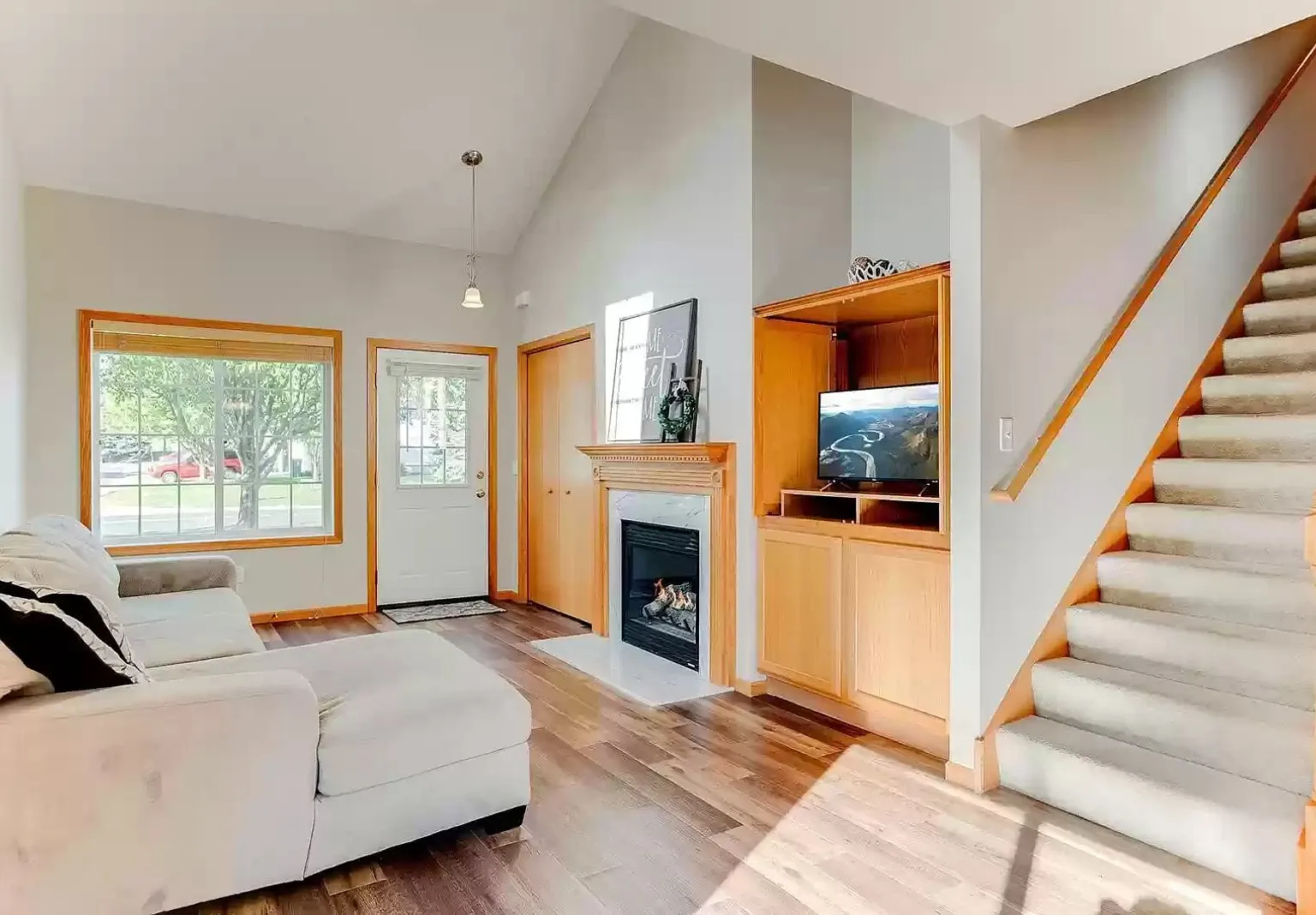 2 bed, 1.5 bath, 1518 sqft, $1,800 — Photo 3