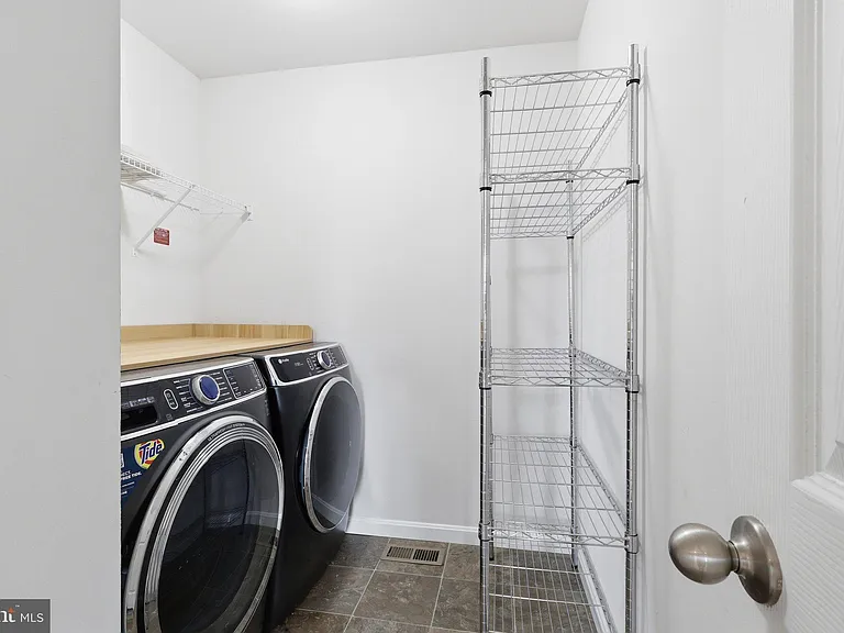 10302 Spotswood Dr — Photo 21