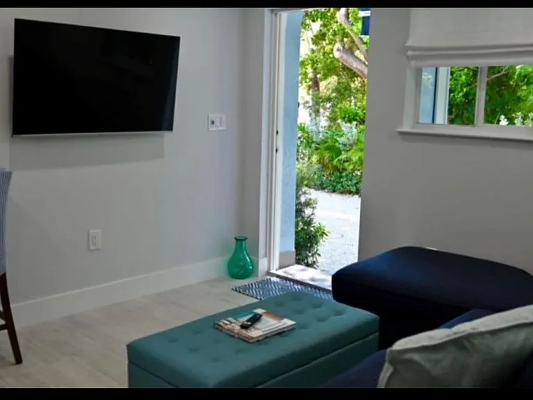 10 Seagate Blvd — Photo 6