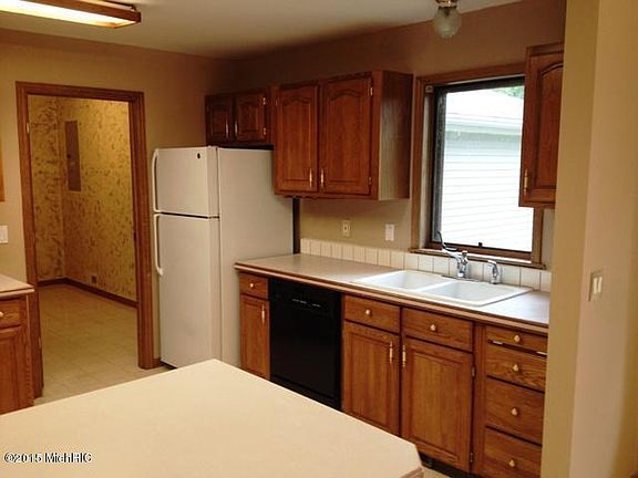 5th image of 4500 Frost Ave NE