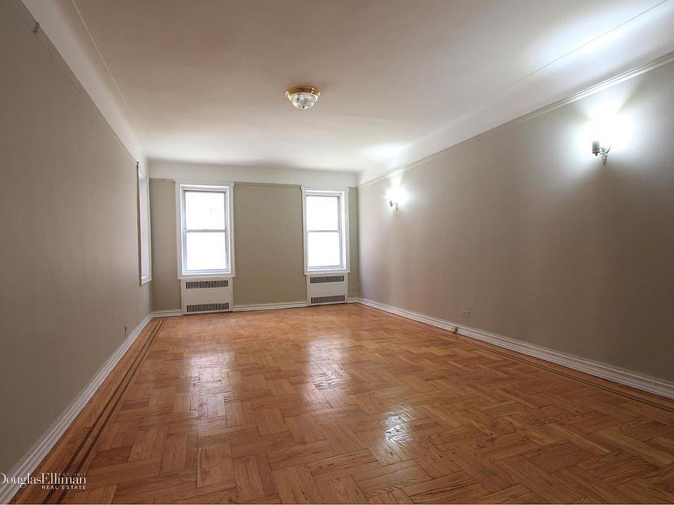 2nd image of 820 E 10th St APT 1C