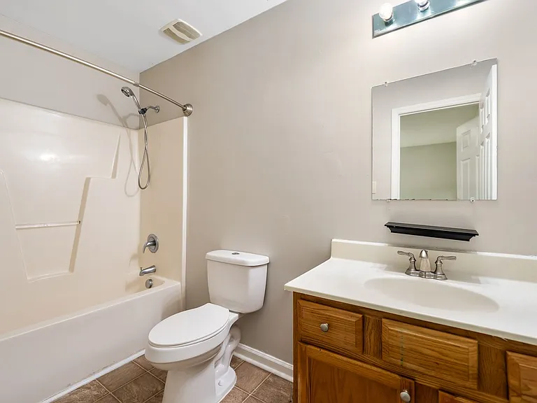 2306 N Oak Ridge Blvd — Photo 3