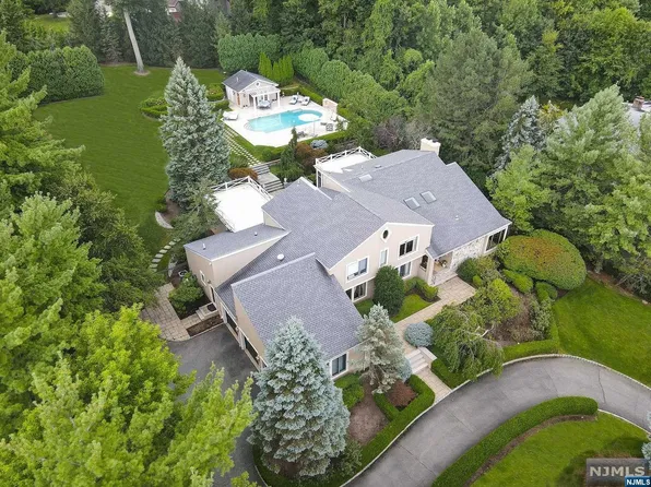 266 Wilson Dr, Cresskill, NJ 07626